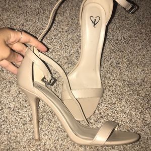 NUDE HEELS